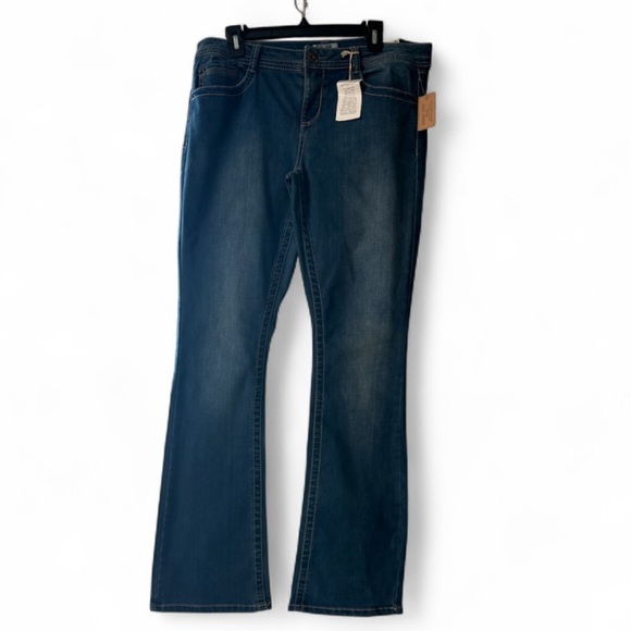 Mudd Other - Mudd Girls Skinny Boot Low Rise Jeans NWT - Size 15 (Juniors)